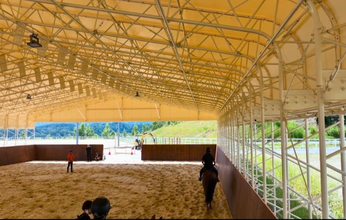 屋内馬場